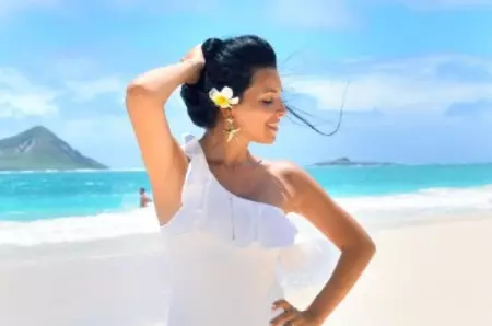 12 vedete, 73 de fotografii! Corina Caragea , INNA, Loredana și alte vedete au făcut senzație în costum de baie. Vezi imaginile din vacanțele lor