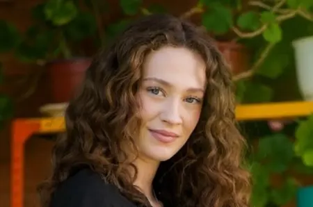 Cine e noua actriță aleasă de Ruxandra Ion după succesul Karinei Jianu? Ea va fi protagonista noului serial de la Antena 1 și interpretează un personaj cu o poveste emoționantă! Află cine este!