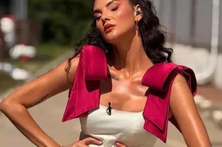 Ramona Olaru a făcut senzație la piscină! Vedeta de la „Neatza cu Răzvan și Dani” și-a surprins fanii cu o apariție în costum de baie și un mesaj tranșant pentru cei care o critică online