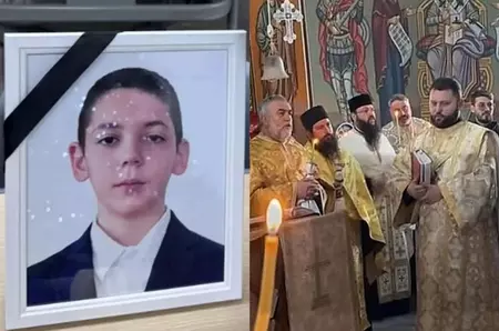 Imaginile durerii de la înmormântarea lui Matei, fiul preotului care a murit în ziua de Bobotează! Mama și fratele său se află în continuare în stare gravă la spital