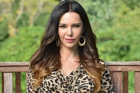 Cum arăta Hande Ataizi, actrița care joacă rolul Cana Yılmaz în serialul &quot;Fata de la fereastră&quot;, la început de carieră, în urmă cu trei decenii