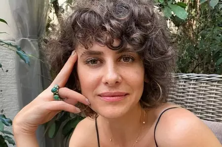 Ebru Özkan Saban, actrița care joacă rolul principal İpek Tekin în noul serial turcesc "Pe mâini bune", apariție de senzație alături de soțul ei