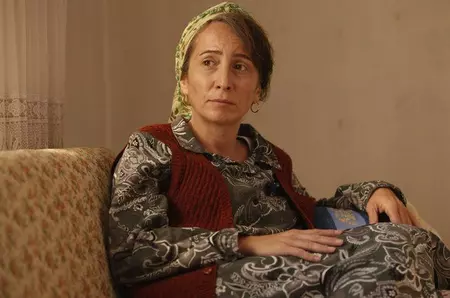 Cine este și câți ani are Sezin Bozacı, actrița care joacă rolul Üftade Varli în serialul turcesc „Dragostea te va face să plângi”