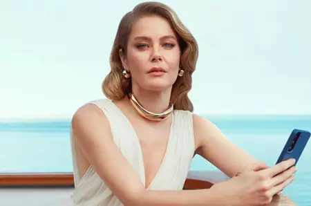 Burcu Biricik, protagonista noului serial &quot;Fata de la fereastră&quot;, apariție de senzație alături fiica sa! Iată cum a fost surprinsă celebra actriță în postura de mămică