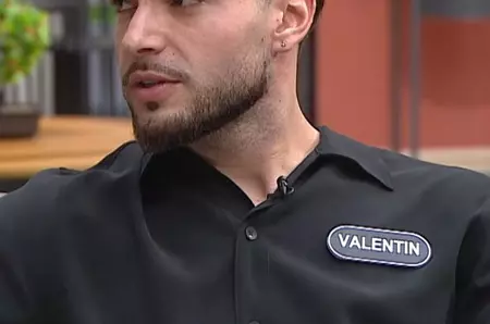 Doamne, ce a putut spune Valentin despre Daniela la hotel! „Umbli cu... Vezi mai mult