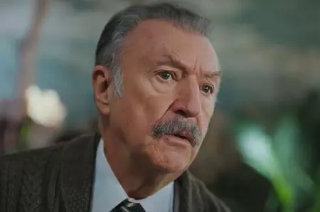 Tamer Levent, care joacă rolul Rafet în serialul turcesc &quot;Fata de la fereastră&quot;, mândru de familia sa! Iată cum a fost surprins celebrul actor alături de soție și de cei doi copii