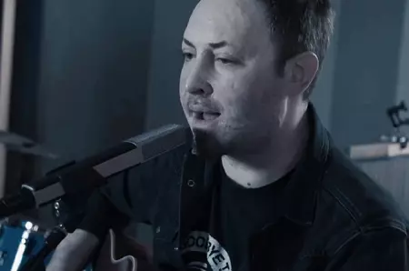 Andrei Găluț, solistul trupei „Goodbye to Gravity”, primul mesaj public la 10 ani de la Colectiv. Acesta este singurul membru care a supraviețuit dezastrului