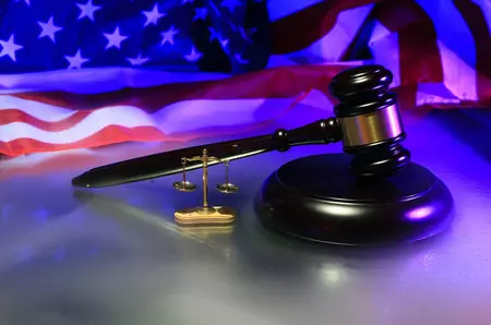 Un idnivid pe nume JD Vance, condamnat pentru că l-a amenințat cu moartea pe JD Vance