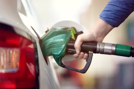 Scumpirea carburanților. Guvernul instituie situație de criză. Măsurile anunțate de Bolojan pentru 6 luni