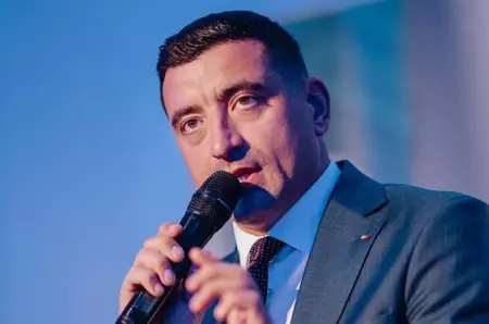 George Simion, la conferința grupului AllaTra, care suține viața extraterestră. Liderii, acuzați de înaltă trădare