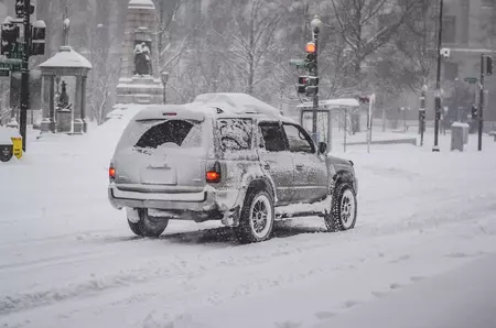 Vine iarna grea în Capitală. Ger și ninsori abundente în următoarele zile