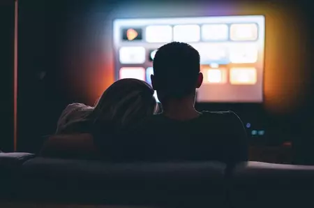 Regina crimelor revine pe Netflix: „Cele șapte cadrane”, un mister care îți provoacă insomnii