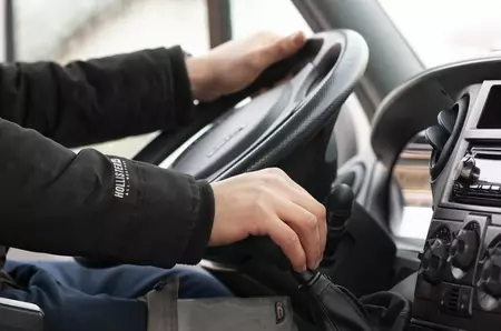 Cât câștigă un șofer profesionist în 2026 și de ce mulți aleg să plece în străinătate