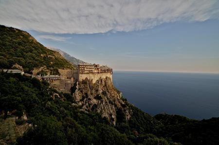 Chilia construită de Gigi Becali pe Muntele Athos, transformată în studio pentru podcasturi politice