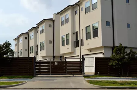 Piața imobiliară la mijlocul anului. Cererea se prăbușește în marile orașe