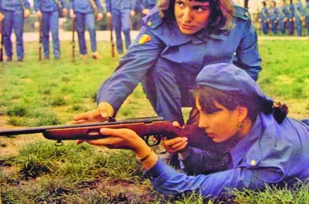 Copiii albaștri. Fantezia lui Nicolae Ceaușescu privind Războiul Întregului Popor