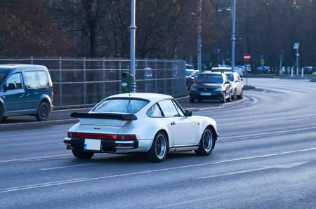 Codul Rutier. Când poți depăși linia continuă fără să fii amendat