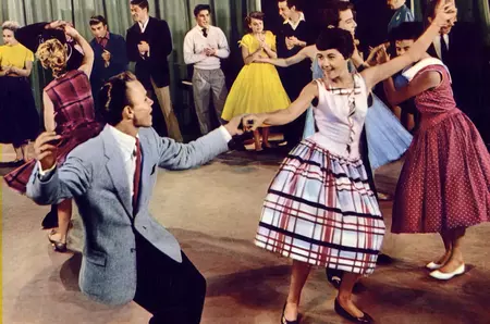Rock'n Roll-ul văzut în 1957 prin ochii secretarului Uniunii Compozitorilor: Femeile sunt molestate, călcate în picioare, azvârlite, stropşite ca pătlăgelele, învârtite în tumbe