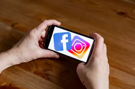 Cum poți afla cine îți urmărește în secret contul de Facebook și Instagram