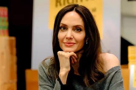 Vizită neașteptată în Ucraina. Angelina Jolie, la Kherson în plin conflict