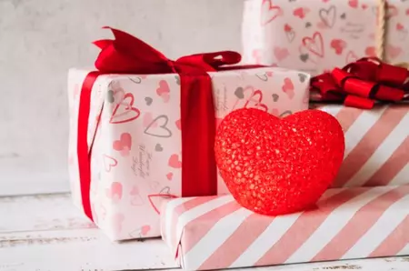 Vânzările online explodează înainte de Valentine’s Day. Cum eviți magazinele fantomă. Ghid pentru cumpărători