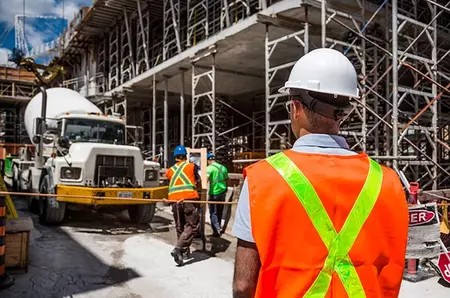 Schimbare majoră pe piața construcțiilor. Datele INS despre autorizații pentru case și blocuri