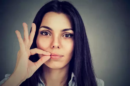 Zodiile care excelează în discreție. Cine știe să țină un secret