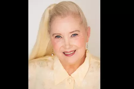 Hollywood-ul își ia rămas bun de la Sally Kirkland. Actrița a inspirat generații în „Anna”