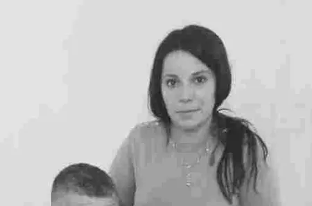 „Mami, trezește-te...” Scene SFÂȘIETOARE la căpătâiul Mihaelei, femeia ucisă de fostul soț în Teleorman. Fiul ei de doi ani, martor la crima înfiorătoare, nu s-a dezlipit nicio secundă de cadavrul mamei sale