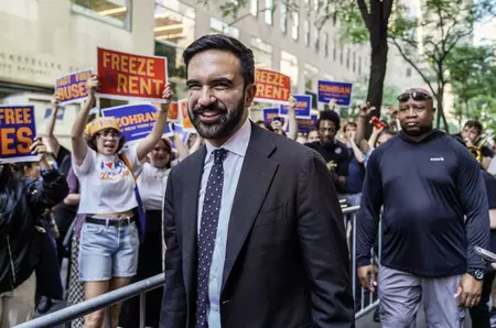 Cine este Zohran Mamdani, noul primar al New York-ului? Are doar 34 de ani, s-a născut în Uganda și este musulman