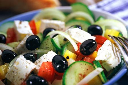 Un român stabilit în Grecia a făcut inventarul prețurilor la restaurantele din Thassos: „Peștele ăla o să aibă gust de rată la bancă”