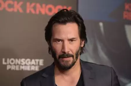 Keanu Reeves a apărut pe scenă doar în lenjerie și plin de sânge. Cum arată celebrul actor la 61 de ani