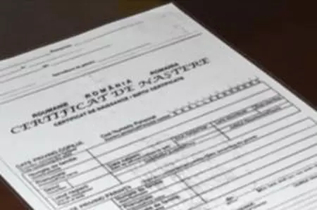 Greșeala care îți poate anula actele oficiale. Mulți români o fac fără să știe