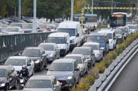 Blocarea intersecțiilor din București se amendează cu până la 2.000 de lei. Puțini știu regula