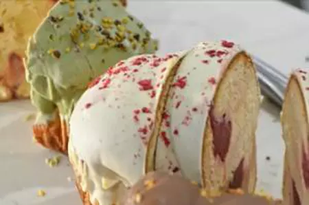 Cozonacul de sărbători se scumpește. Producătorii s-au adaptat: porţii la felie sau la jumătate de kg