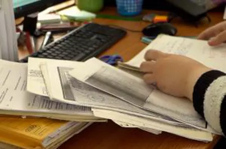 20.000 de români, pe cale de a fi concediaţi. Companiile la care lucrează, închise pentru că sunt "găuri negre