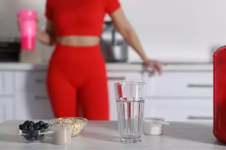 Ce se întâmplă în corpul tău dacă consumi pudră proteică în fiecare zi