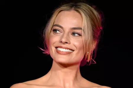 Margot Robbie a purtat unul dintre colierele iconice ale faimoasei Elizabeth Taylor la premiera filmului „La Răscruce de Vânturi” din Los Angeles. Cum arată bijuteria