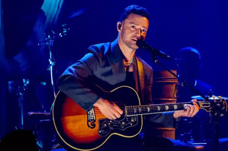 Imagini din momentul arestării lui Justin Timberlake. Artistul a încercat să împiedice difuzarea acestora, după ce a fost prins conducând sub influența alcoolului