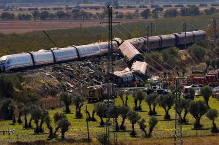 Cine este românul erou din Spania, a salvat 200 de pasageri din tragedia feroviară. A tăiat gardul de protecție, a alertat serviciile de urgență și i-a transportat pe răniți la spital cu propria mașină: Am crezut că a fost o bombă