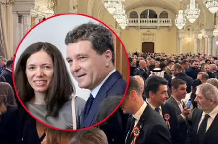 Prima Doamnă îşi intră în rol! Ce ţinută a avut Mirabela Grădinaru la recepţia de Ziua Naţională. A întors toate privirile!