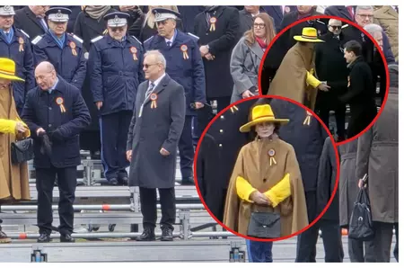 Nici nu bănuiţi! Cine e femeia excentrică de la parada militară de la Arcul de Triumf. A stat lângă Nicuşor Dan