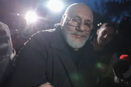 Imagini ȘOCANTE cu Cristian Andrei în cătușe. Ce ține în mână falsul psiholog, răsturnare de situație în scandalul momentului