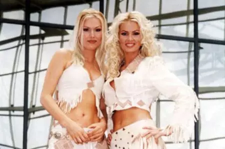 Cum arată acum Cristina Rus la 45 de ani, după ce a dispărut din showbiz în urmă cu mai mulți ani. Apariție rară alături de Andreea Bănică, fosta colegă din trupa Blondy