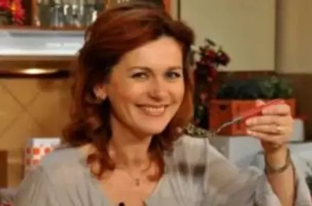 O mai recunoști pe Simona Mihăescu, fosta prezentatoare a emisiunii „Rețeta de acasă”? Cu ce se ocupă după ce a părăsit televiziunea. E total schimbată