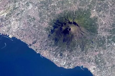 Cum arată Vezuviu văzut din spațiu? Priveliște unică de la bordul ISS