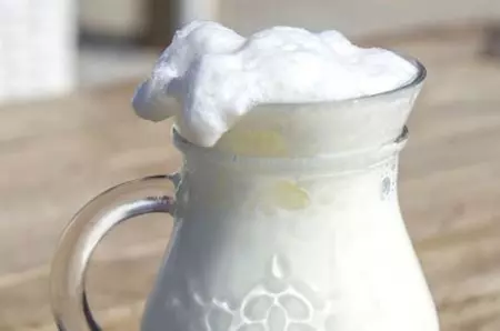 Care este diferența dintre chefir și ayran?