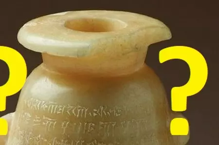 Ce au găsit arheologii într-o vază egipteană RARĂ dedicată lui Xerxes
