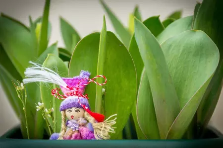 Legenda Babelor în România. Pietrele magice ale primăverii