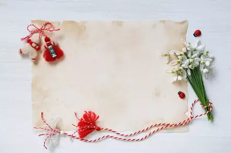 Semnificația firelor alb și roșu de la mărțișor